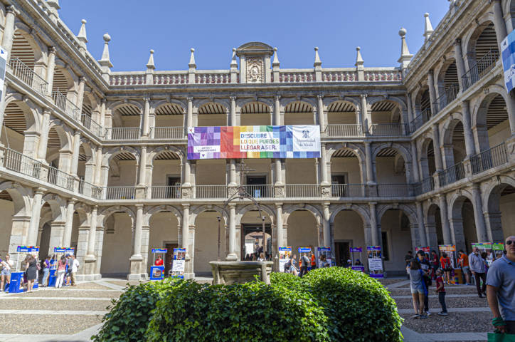 Comunidad de Madrid - Álcala de Henares 6 - Colegio Mayor de San Ildefonso - universidad de Álcala - patio de Santo Tomás de Villanueva.jpg
